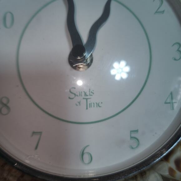 SANDS OF TIME 8" ACRYLIC LUCITE SEA SHELLS BEACH TIME WALL CLOCK BATTERY - Picture 2 of 8